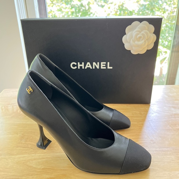 New CHANEL Black Cap Toe Pumps - Picture 2 of 9